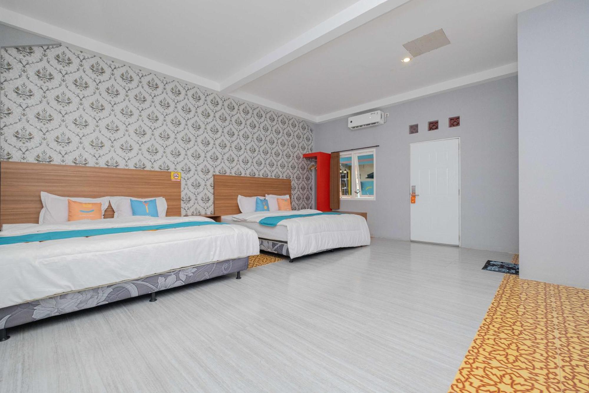 Sans Wm Hotel Blitar Exterior photo