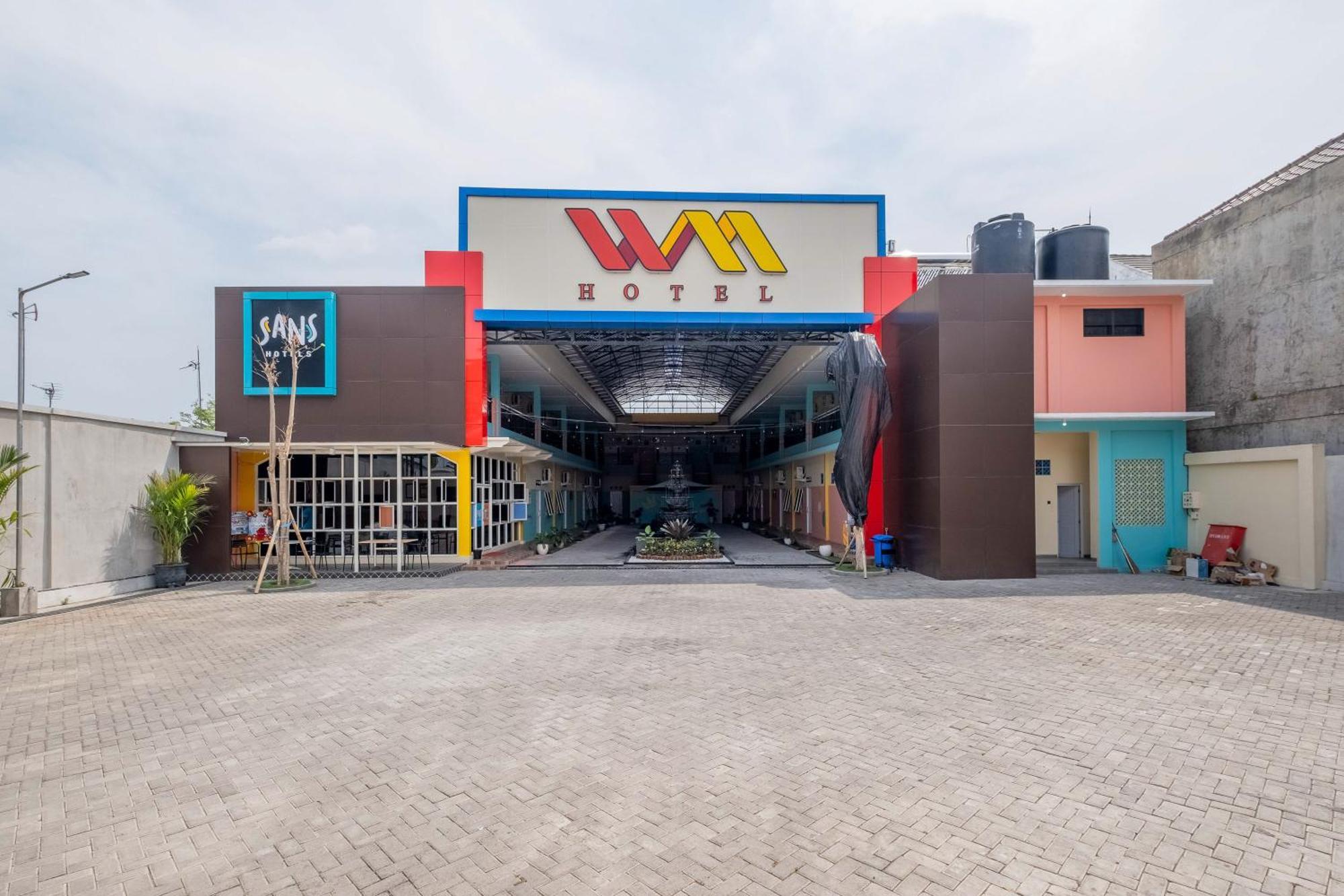 Sans Wm Hotel Blitar Exterior photo